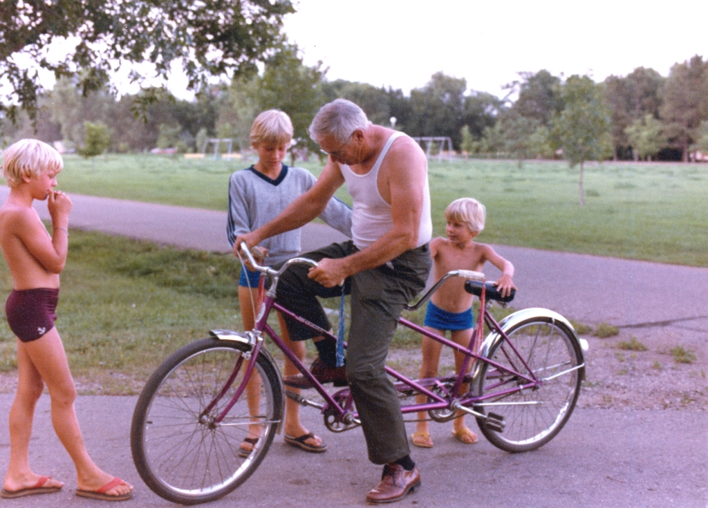 Gramphi Remembered/1024x768_1982-06-Chamberlain-camping.jpg